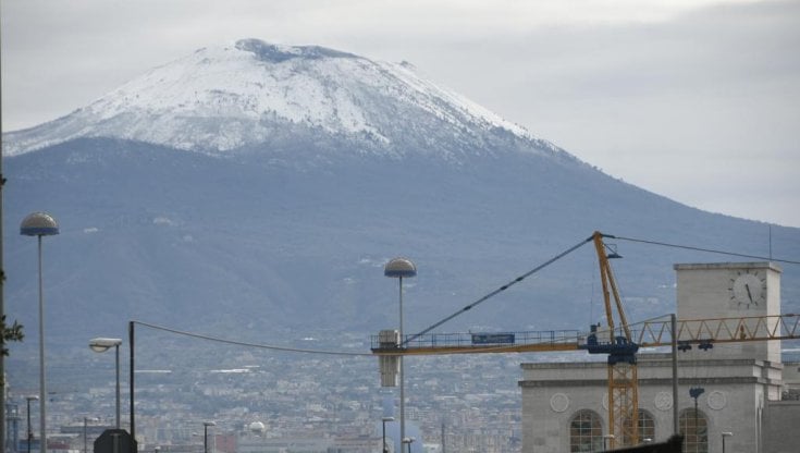 Meteo Napoli, torna neve sul Vesuvio: in calo le temperature