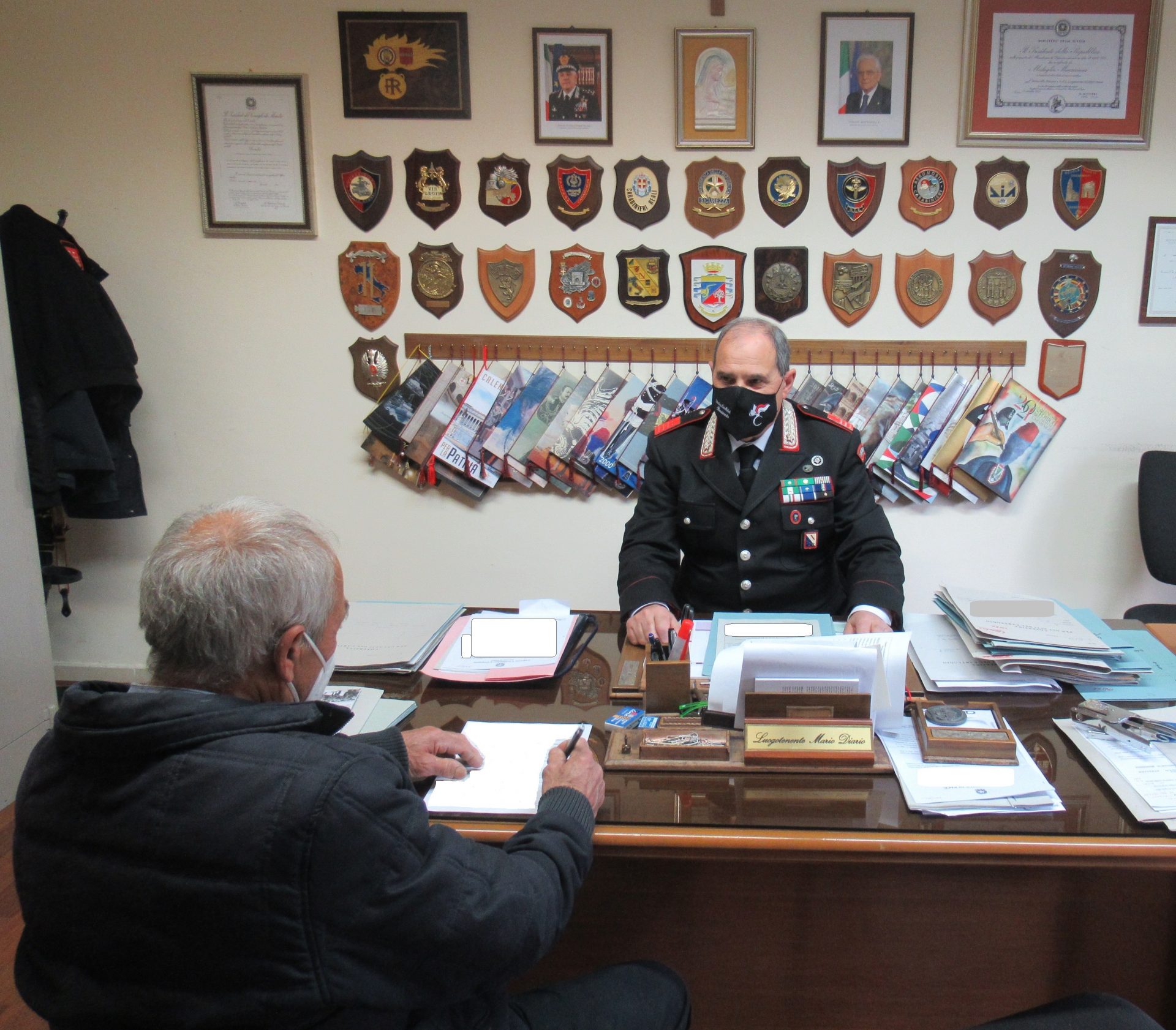 Benevento, i Carabinieri in aiuto agli anziani per iscriversi alla campagna vaccinale