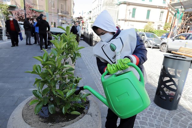 Restyling botanico a Barra: 30 volontari mettono a dimora nuova vegetazione