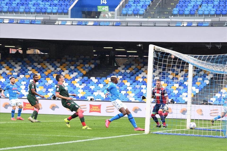 Napoli-Crotone 4-3. Mercoledì azzurri da leoni in casa della Juventus