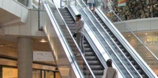 Protesta dei direttori dei centri commerciali per le chiusure imposte dal Governo