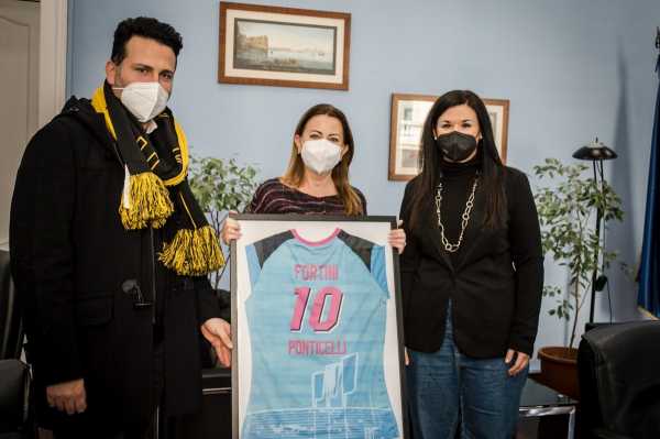 Ospedale del Mare, omaggio della Nuova Polisportiva Ponticelli ai medici e agli infermieri