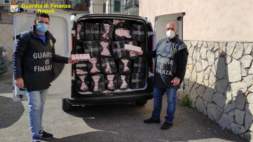 Barra, contrabbando di sigarette: 4 arresti