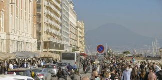 Riaperture, ecco cosa cambia: coprifuoco alle 23, centri commerciali aperti e ok ai ristoranti al chiuso