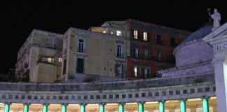 Capodanno a Napoli, accese le luci in piazza del Plebiscito