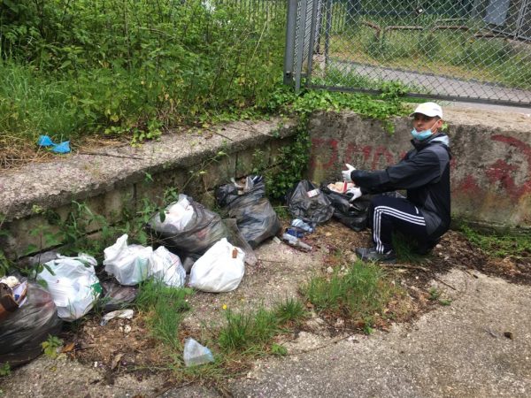 Nuovo intervento di raccolta rifiuti dei volontari al Parco dei Camaldoli di Napoli