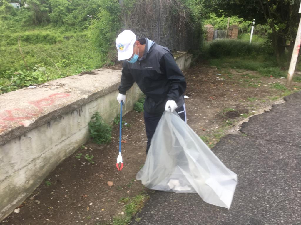 Nuovo intervento di raccolta rifiuti dei volontari al Parco dei Camaldoli di Napoli