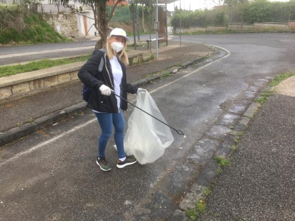 Nuovo intervento di raccolta rifiuti dei volontari al Parco dei Camaldoli di Napoli