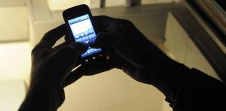 Giugliano, usa il telefono della figlia per minacciare la ex