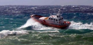 Maltempo in Campania: numerose le persone in difficoltà in mare soccorse della Guardia Costiera