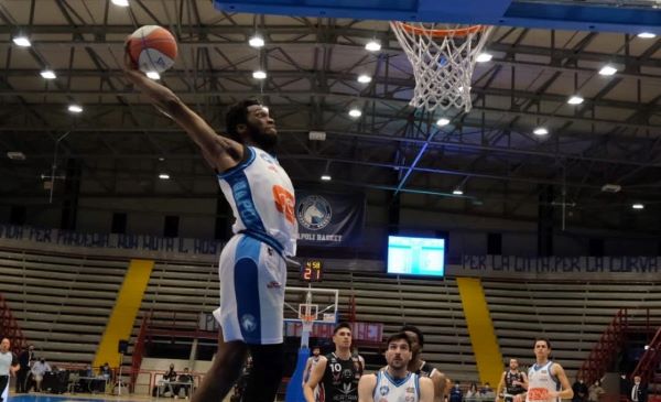 Gevi Napoli, vittoria all’overtime su Tortona: gli azzurri chiudono al primo posto Gevi Napoli, vittoria all’overtime su Tortona: gli azzurri chiudono al primo posto