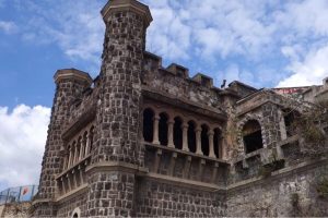 Degrado culturale a Napoli: sigilli a Villa Ebe e al Cimitero dei Colerosi