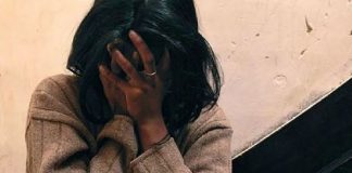 Pianura, picchia la moglie davanti alla figlia: arrestato