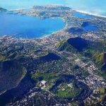 Campi Flegrei: inaugurata a Bacoli la nuova area di soccorso da 10mila mq. Un presidio tecnologico per gestire emergenze sismiche e idrogeologiche in totale sicurezza.