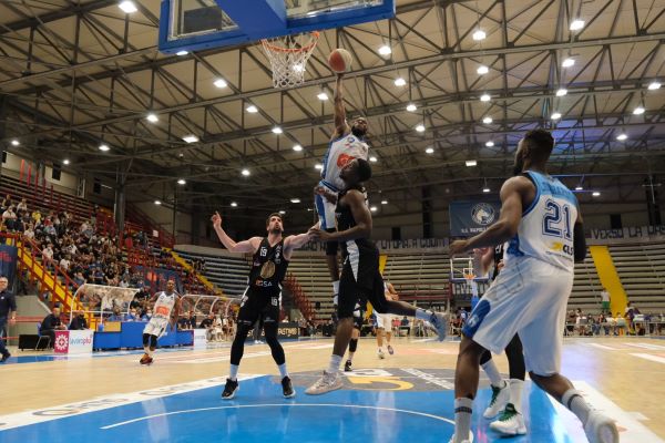 Gevi Napoli Basket, parte alla grande la finale playoff: Udine battuta 72-56