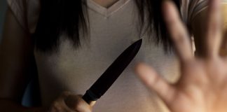 Corso Umberto, accoltella marito durante lite: arrestata