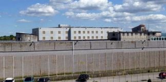 Ariano Irpino, detenuto tenta di aggredire la direttrice