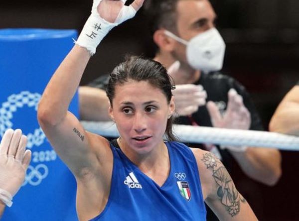 Tokyo 2020, Irma Testa bronzo nei Piuma: prima medaglia olimpica per la boxe femminile italiana