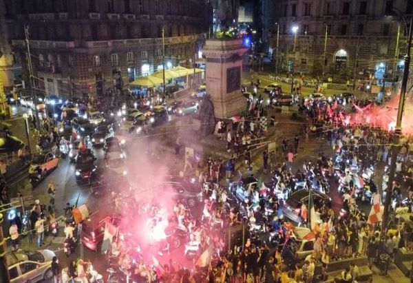 Italia campione d’Europa: una notte di festeggiamenti anche a Napoli