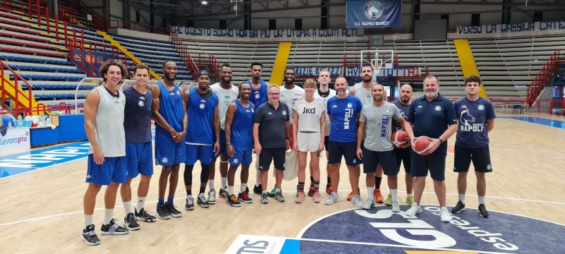 Gevi Napoli Basket, che sorpresa al PalaBarbuto: visita di Federica Pellegrini