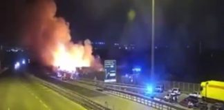 Barra, incendio nel campo rom: aria irrespirabile - VIDEO