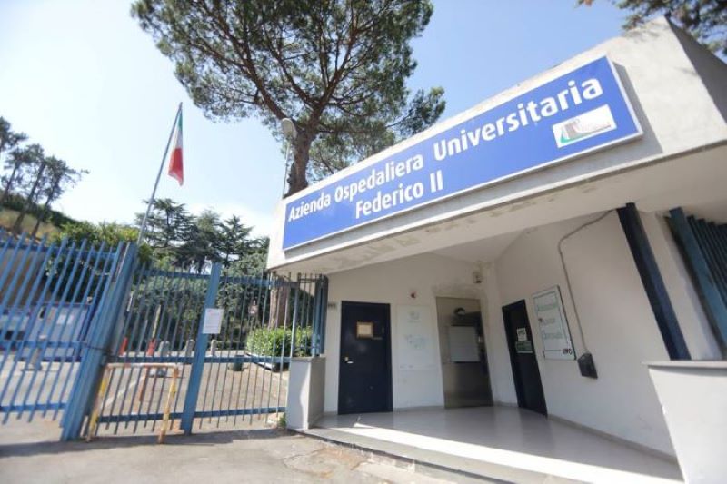 Policlinico di Napoli, incendio in reparto: evacuati pazienti e medici Policlinico di Napoli, incendio in reparto: evacuati pazienti e medici