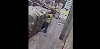 Postino getta la corrispondenza a Napoli: denunciato