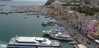 Procida e Capri, da oggi in vigore i divieti di sbarco