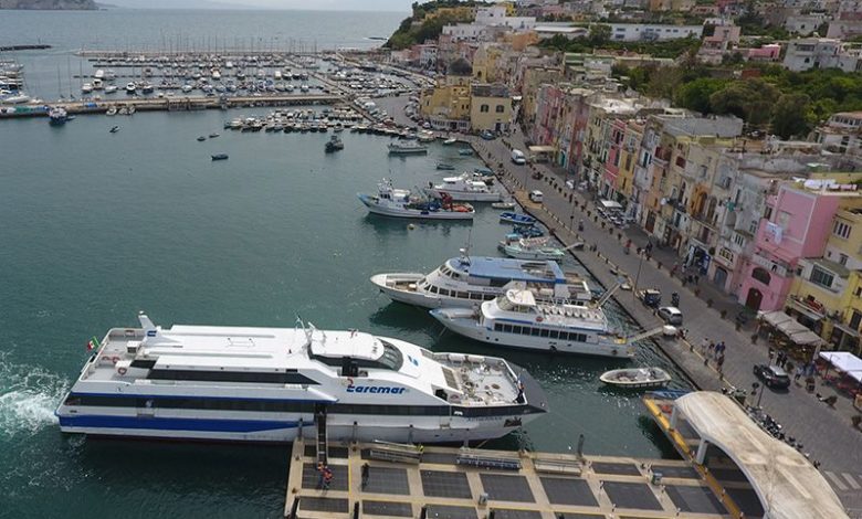 Procida e Capri, da oggi in vigore i divieti di sbarco