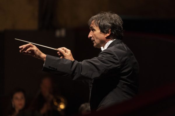 Il Teatro San Carlo riparte con il concerto diretto da Marco Armiliato Il Teatro San Carlo riparte con il concerto diretto da Marco Armiliato