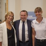 Federica Pellegrini, testimonial JAKED, consegna 20 borse di studio di nuoto ai bambini