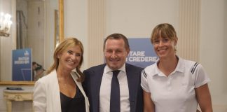 Federica Pellegrini, testimonial JAKED, consegna 20 borse di studio di nuoto ai bambini