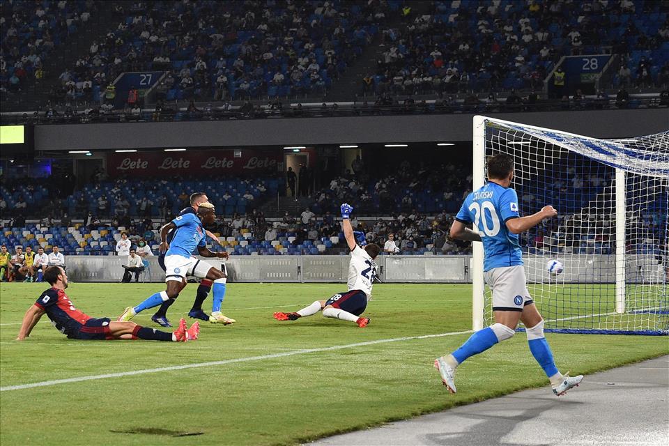 Calcio Napoli: Osimhen affonda il Cagliari al Maradona: 2-0 