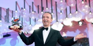 Venezia 78: standing ovation per il Leone d’Oro alla Carriera a Roberto Benigni
