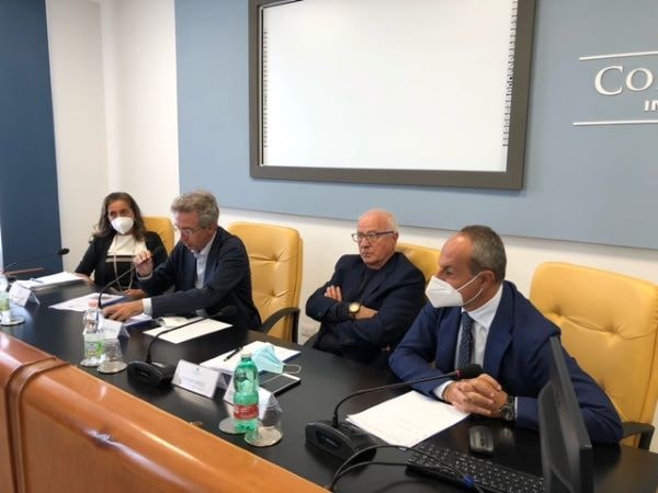 Napoli: Confcommercio ha incontrato i candidati sindaco Manfredi e Maresca