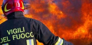 Barra, capannoni industriali in fiamme