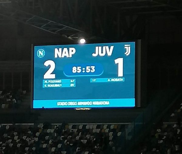 Calcio Napoli a punteggio pieno: Al Maradona battuta la Juve 2-1
