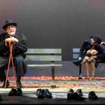 Piazza degli Eroi. La provocazione di Bernhard illumina il Mercadante