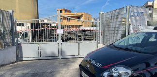 Castellammare di Stabia, incendio in una concessionaria