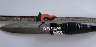 Villaricca, armati su uno scooter rubato: 3 denunciati