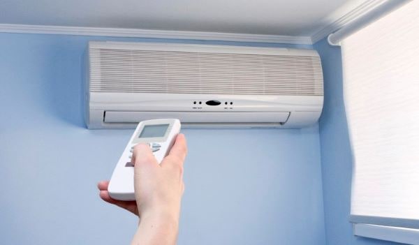 Caldo e caro bollette, consigli per risparmiare con il condizionatore Caldo e caro bollette, consigli per risparmiare con il condizionatore