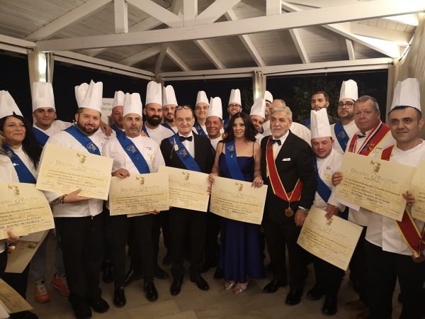 Successo per la consegna delle fasce blu ai pizzaioli nuovi discepoli Escoffier