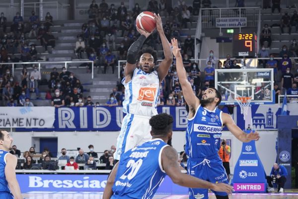 Gevi Napoli Basket, sconfitta per i partenopei a Brescia: 98-88