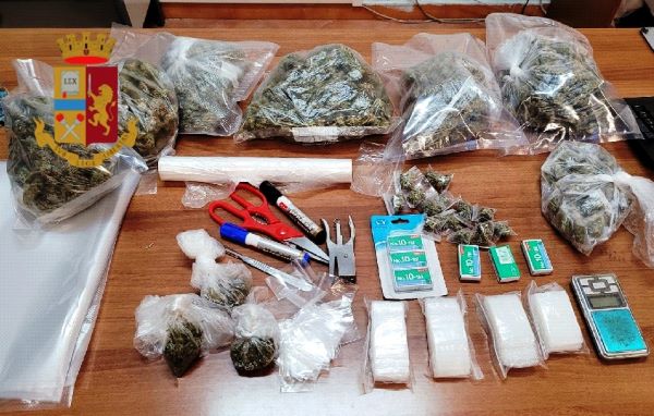 Barra, confezionavano le dosi di droga in cantina: 5 arresti