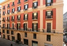 Consiglio comunale di Napoli, disoccupati occupano sala