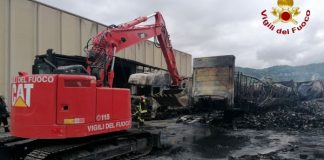 Rogo a Montefredane: l’incendio manda in fiamme ben 12 tir