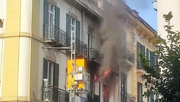 Vomero, incendio in un appartamento a via Merliani: nessun ferito