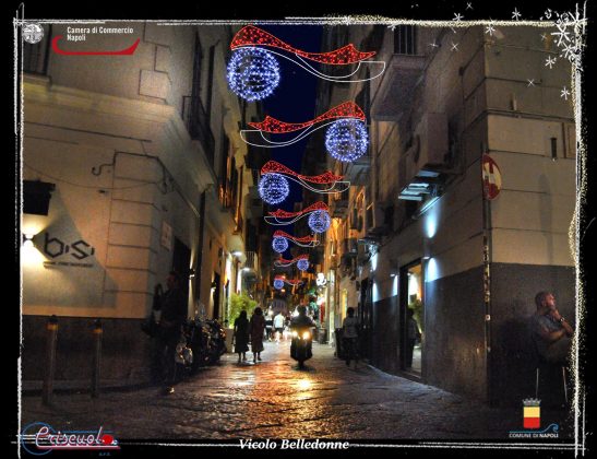Le luminarie di Natale a Napoli da Scampia a Barra: illuminate 140 chilometri di strade e 36 piazze [FOTO]