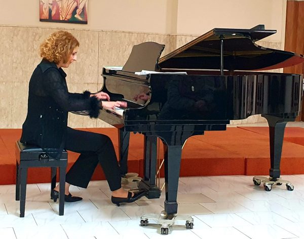 Emozioni e consensi al recital di Maria Pia Garofalo Emozioni e consensi al recital di Maria Pia Garofalo