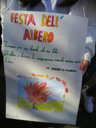A Bagnoli i bambini dell'istituto I.C. 41 Console cantano per la Festa dell'Albero